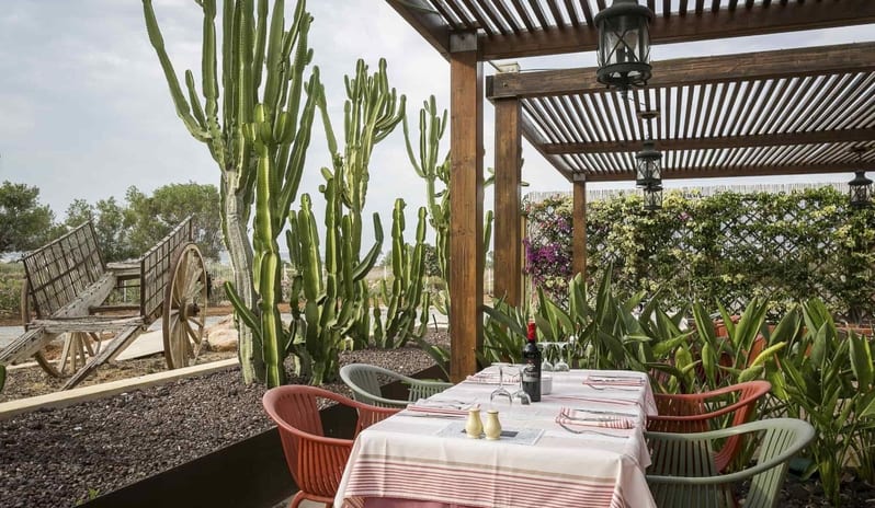 GRAND PALLADIUM - LA DONA GARDEN TABLE